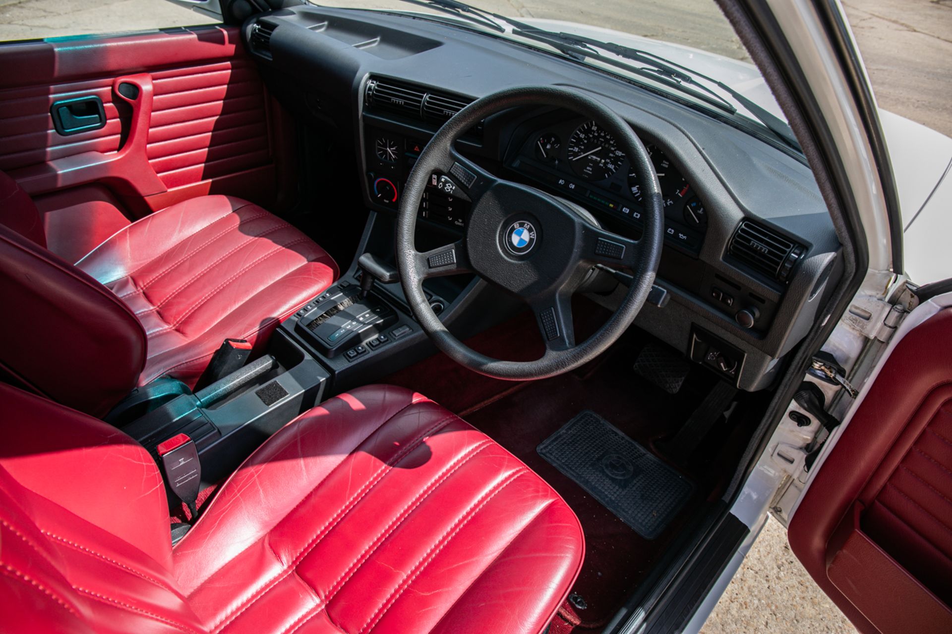 1990 BMW 325i (E30) SE - Image 7 of 12