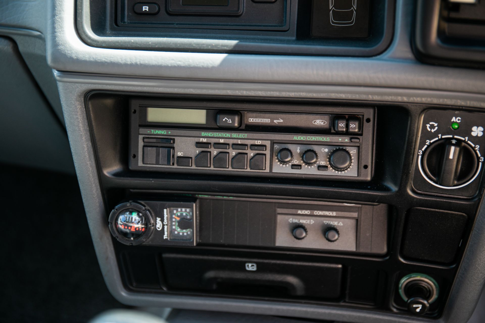 1988 Ford Sierra 2.8 Ghia Estate 4 x 4 - Image 8 of 21