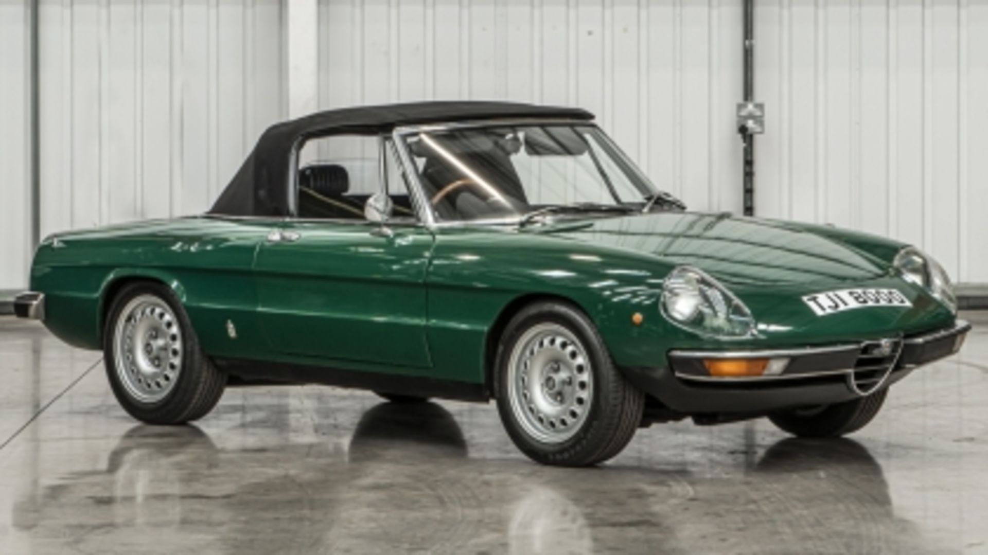 1975 Alfa Romeo 2000 Spider Veloce (Series 2)