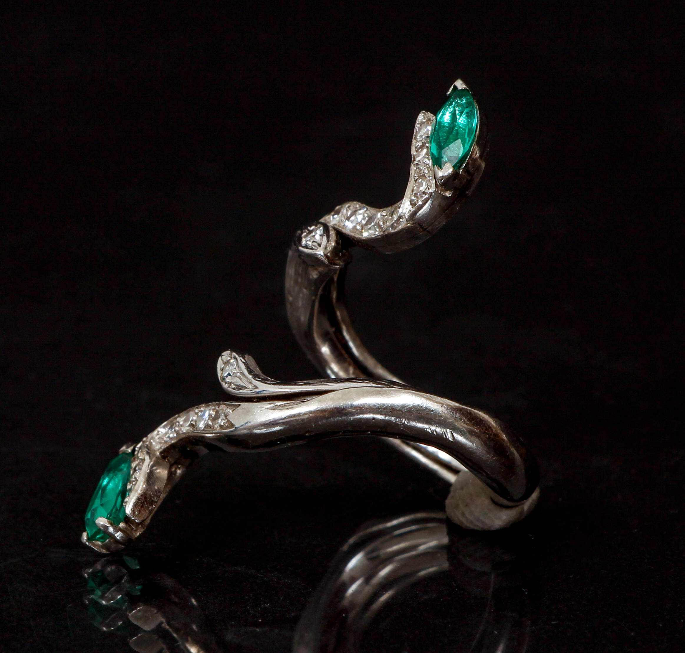 Diamond and Emerald Vine Style Ring - Image 2 of 4