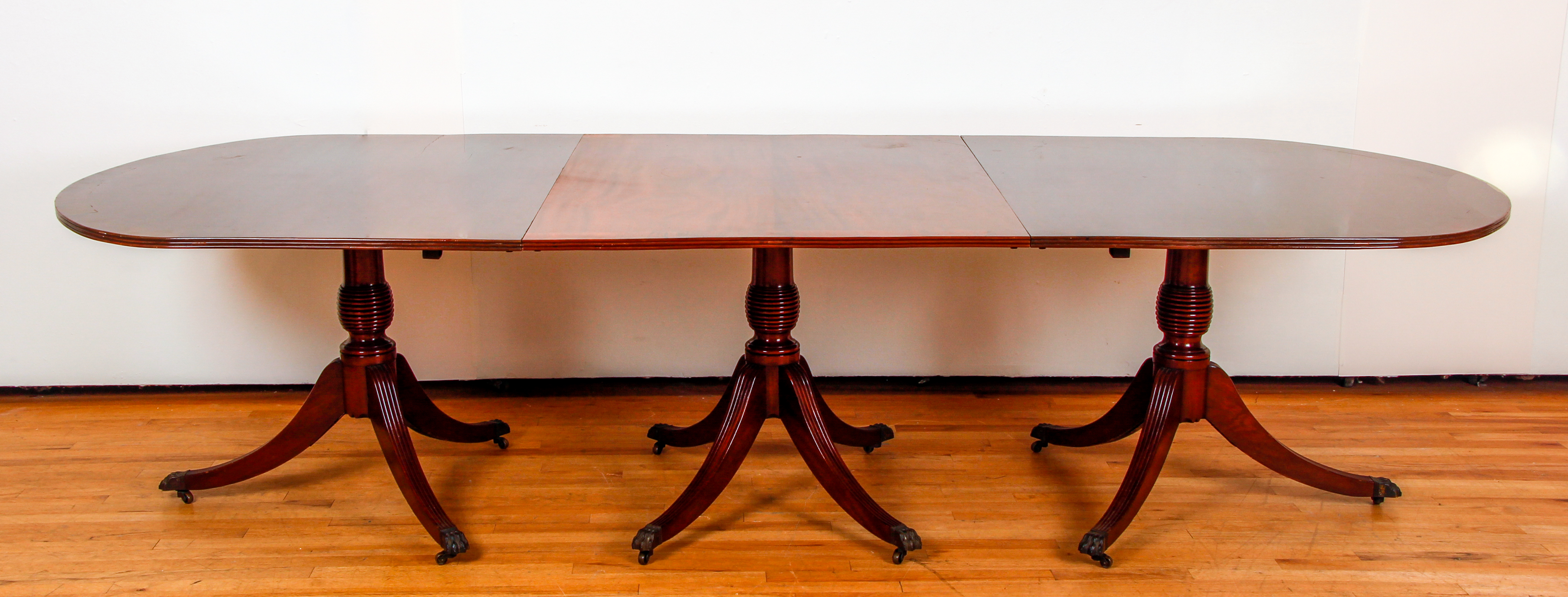 Duncan Phyfe Style triple pedestal dining table - Image 2 of 8