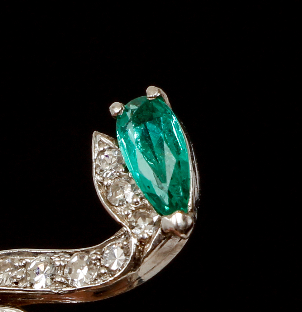 Diamond and Emerald Vine Style Ring - Image 4 of 4