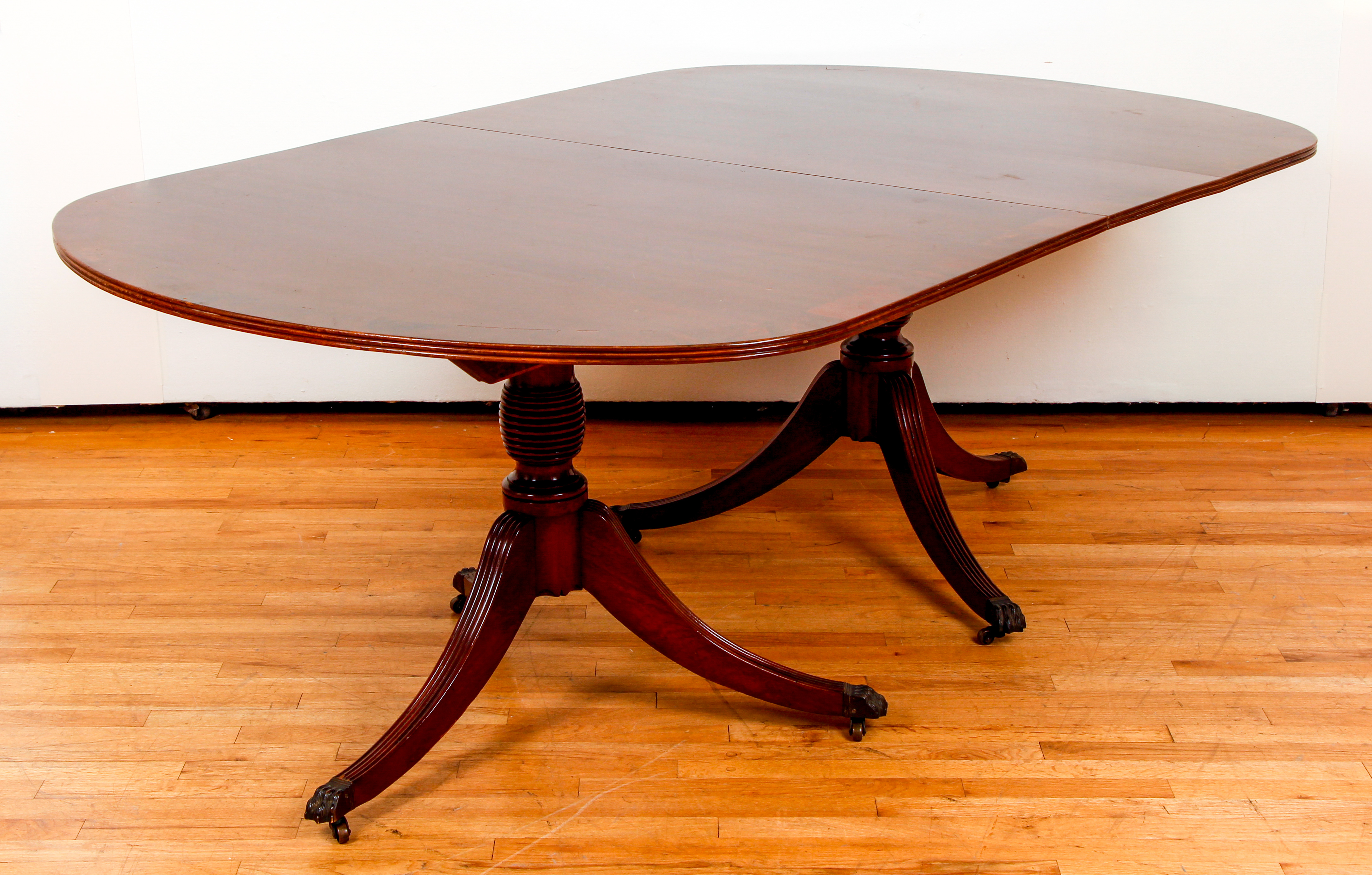 Duncan Phyfe Style triple pedestal dining table - Image 4 of 8