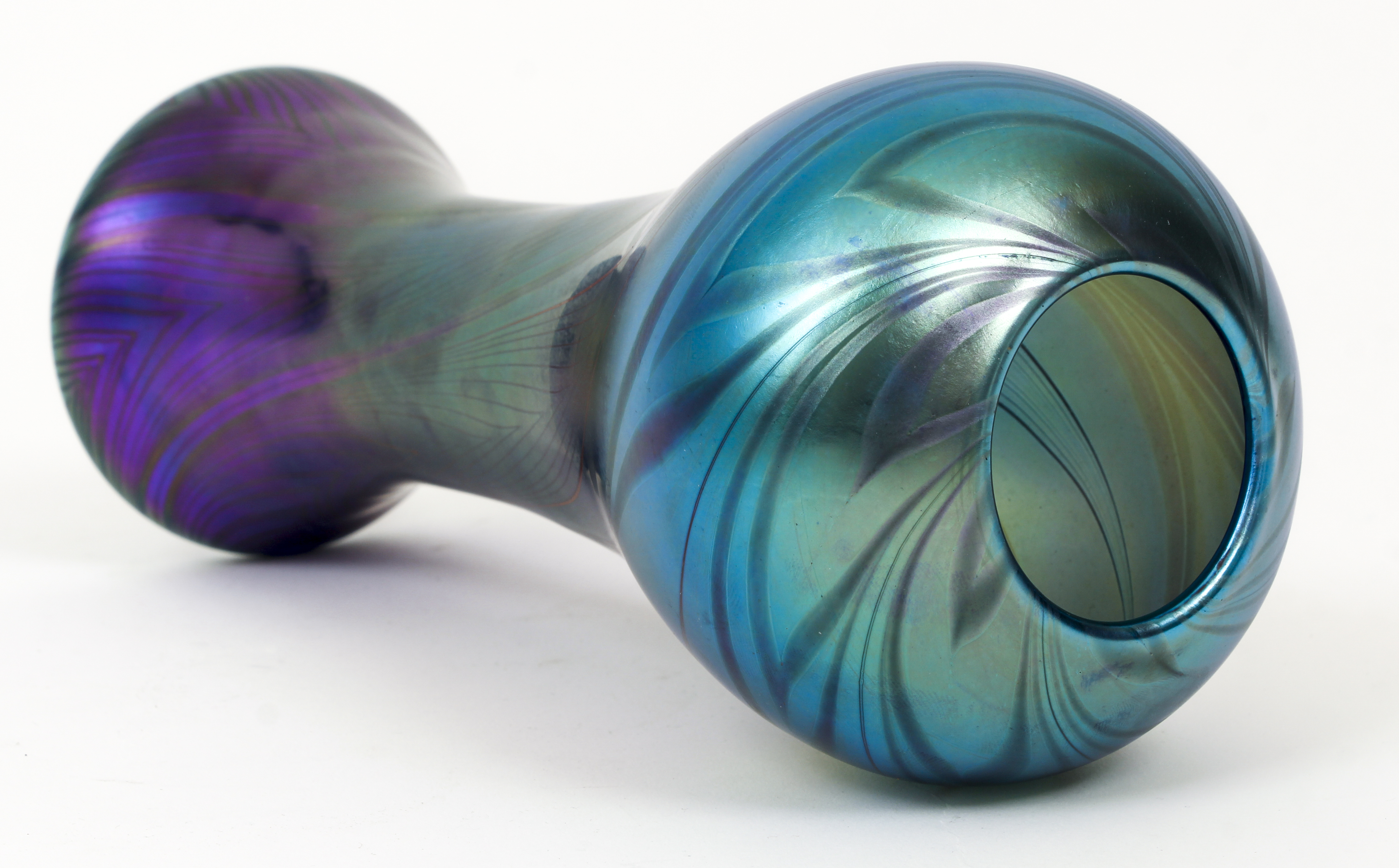 Lundberg Studios Iridescent pulled feather Vase - Image 4 of 5