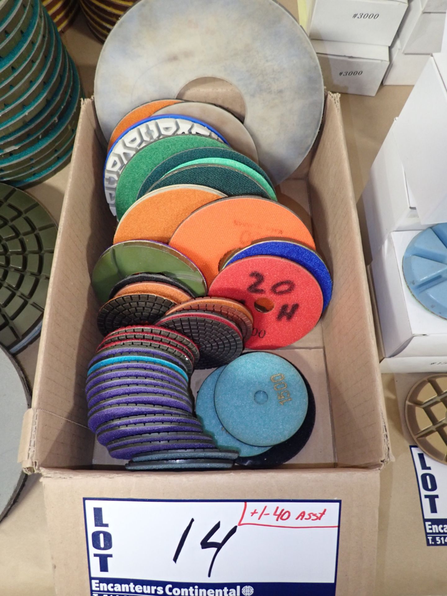 LOT OF +/- 40 ASSORTED GRINDING/POLISHING PADS