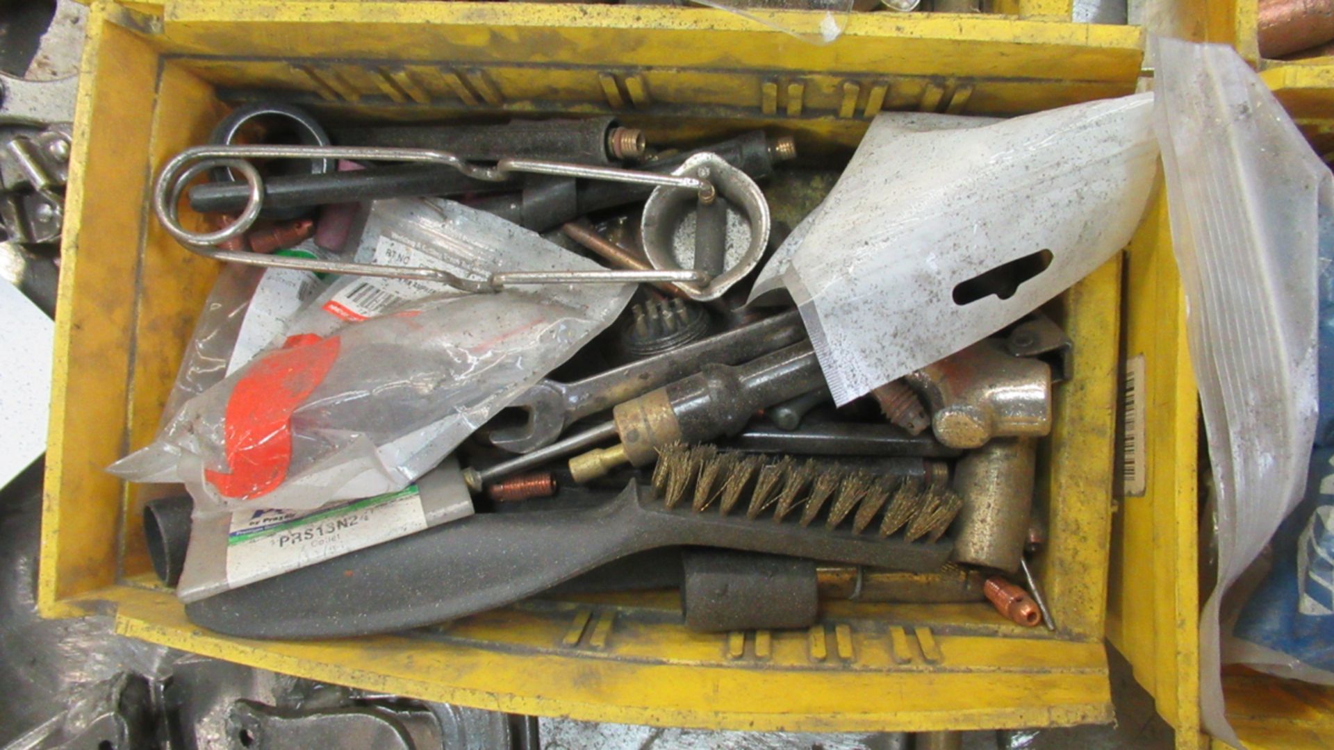 LOT OF ASSORTED WELDING SUPPLIES 4 BINS - Bild 3 aus 5