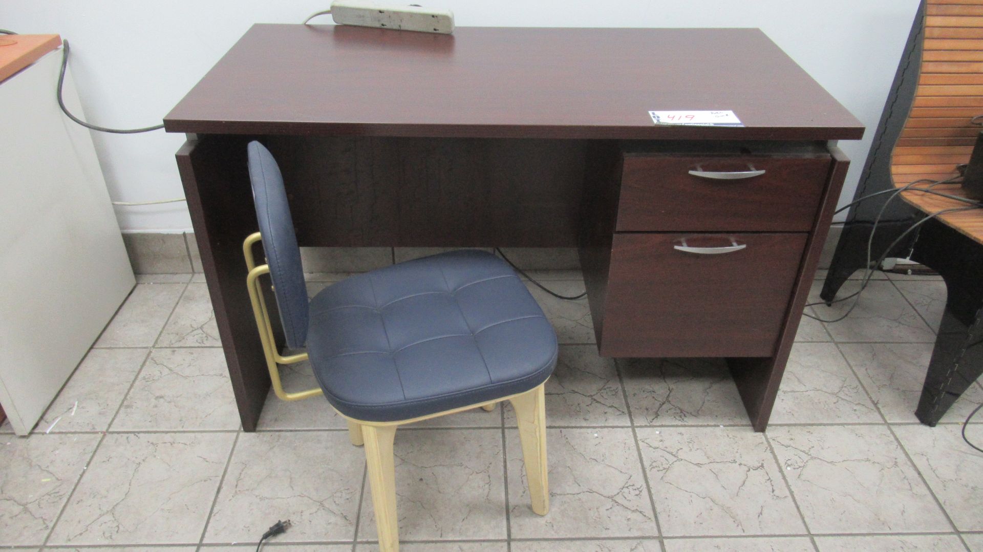 BUREAU AVEC CHAISE / DESK AND CHAIR