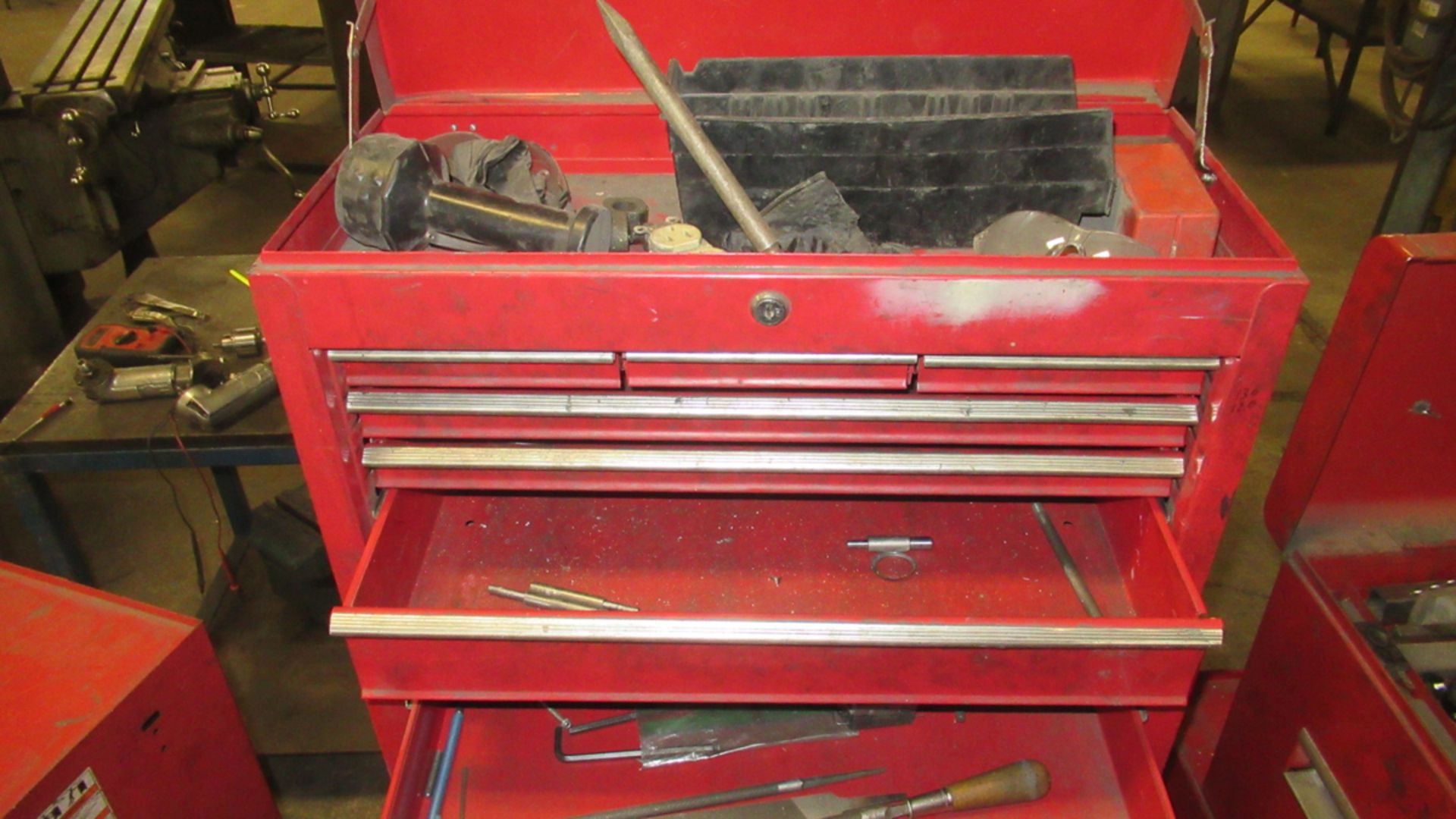 PORTABLE 10 DRAWERS 2 DOORS TOOL BOX - Image 3 of 4