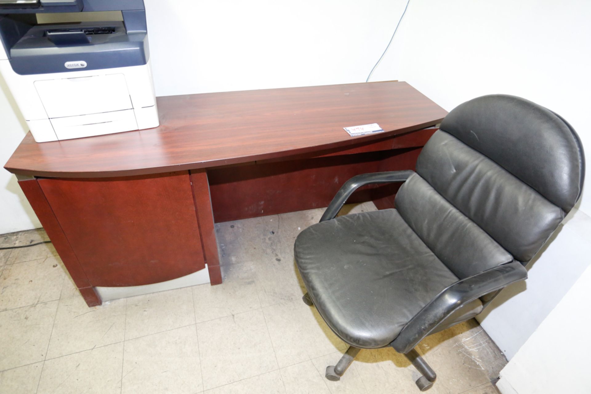 BUREAU AVEC CHAISE / DESK & CHAIR