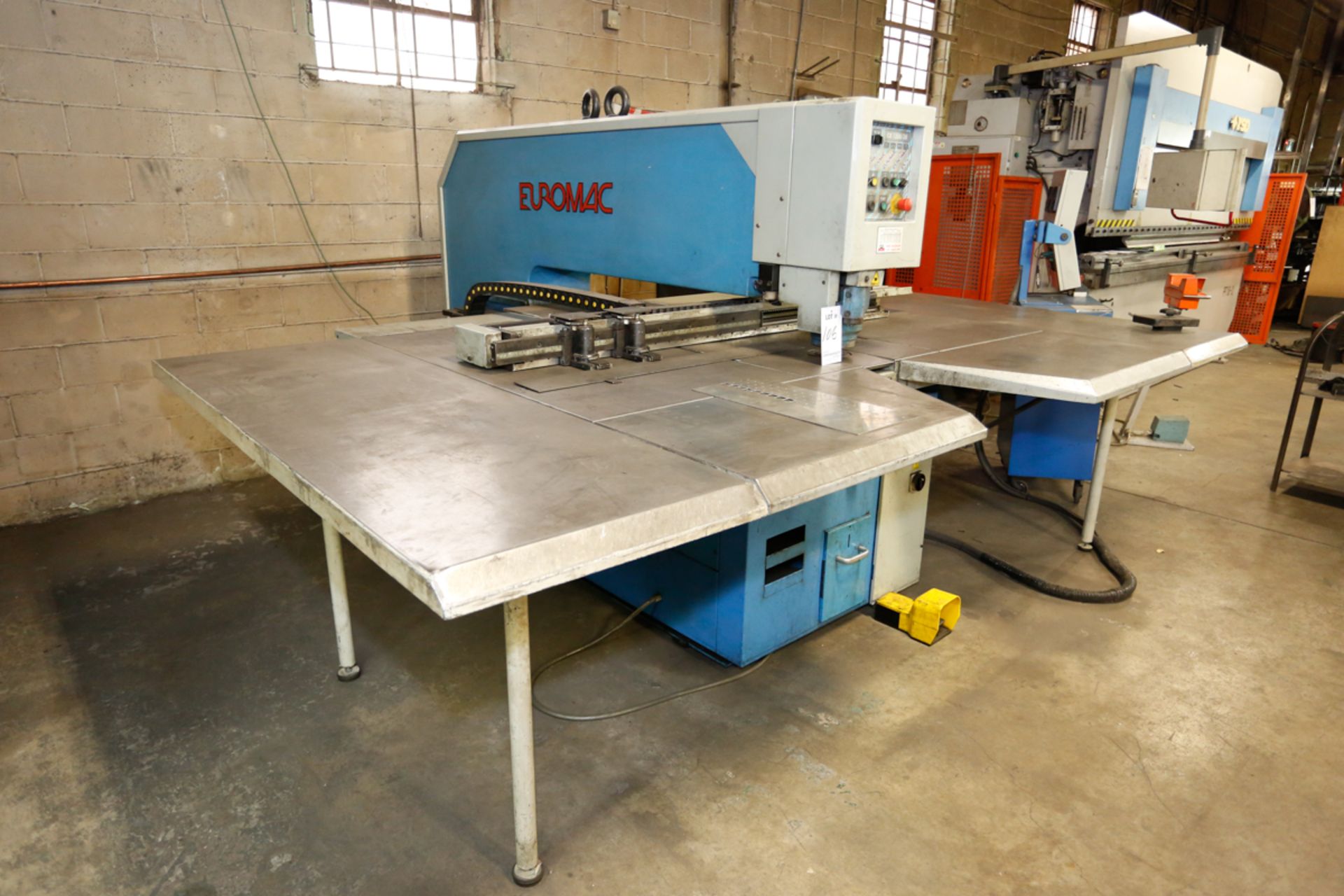 (2000) EURO-MAC CX1250/30, FABRICATOR PUNCH, 72'' X 84'' TABLE - Image 2 of 8