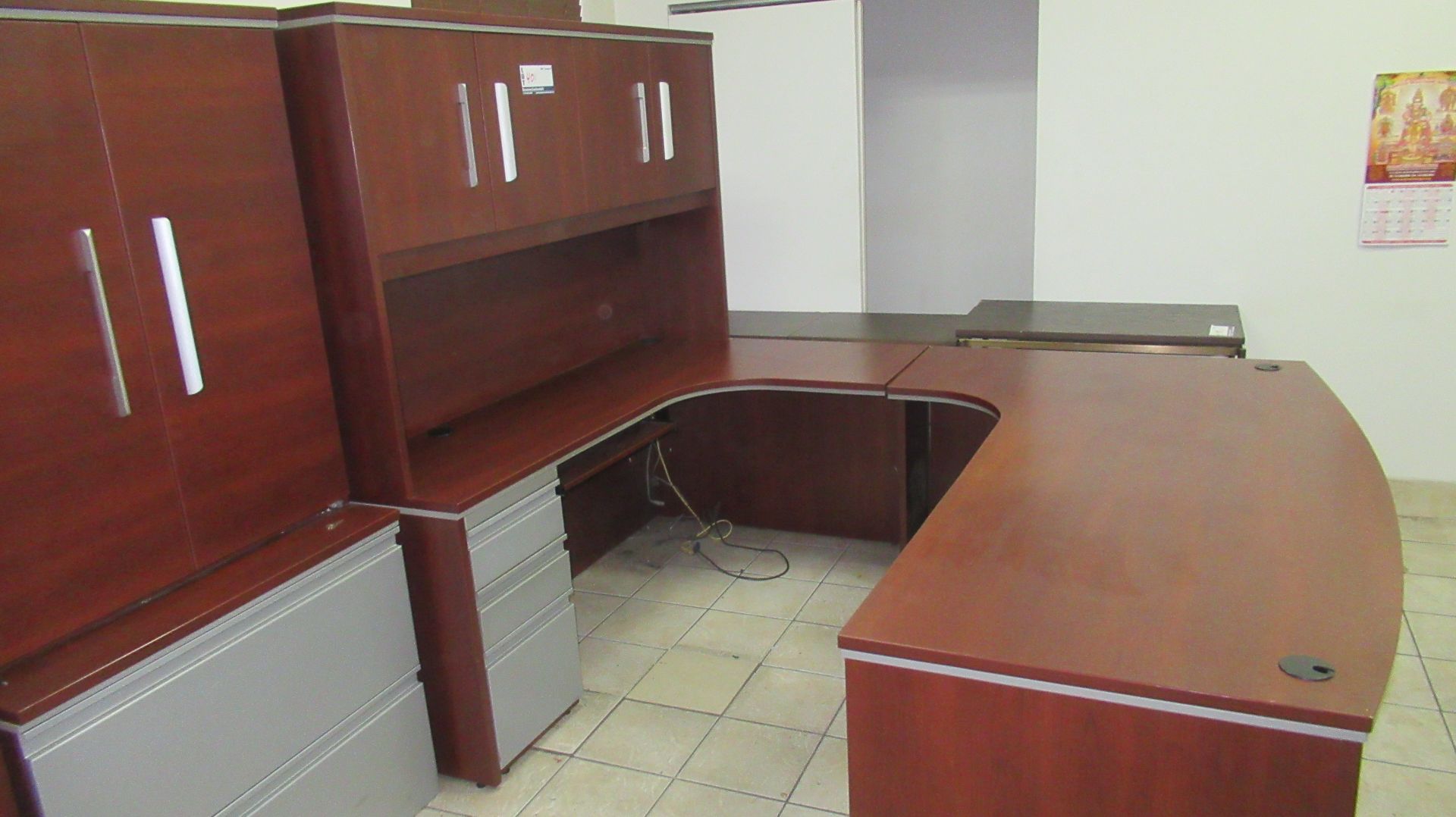 ENS DE BUREAUX AVEC ARMOIRE & RANGEMENT 4mcx / DESK SET - Image 4 of 4