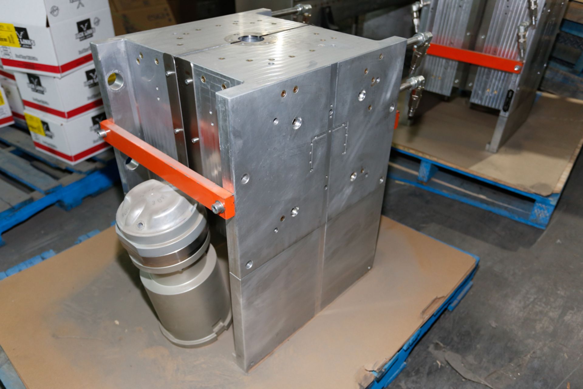 11L Stretch Blow Moulding Mold Body, with Matching Feed Screws & Rotating Frame for MAKRO - Image 2 of 5