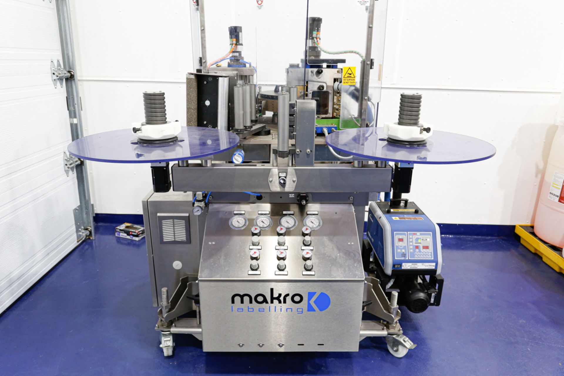(2017) MAKRO LABELLING Model RLF, Roll Feed Labelling Machine, with NORDSON AltaBlue 4TT 4 Litre Hot