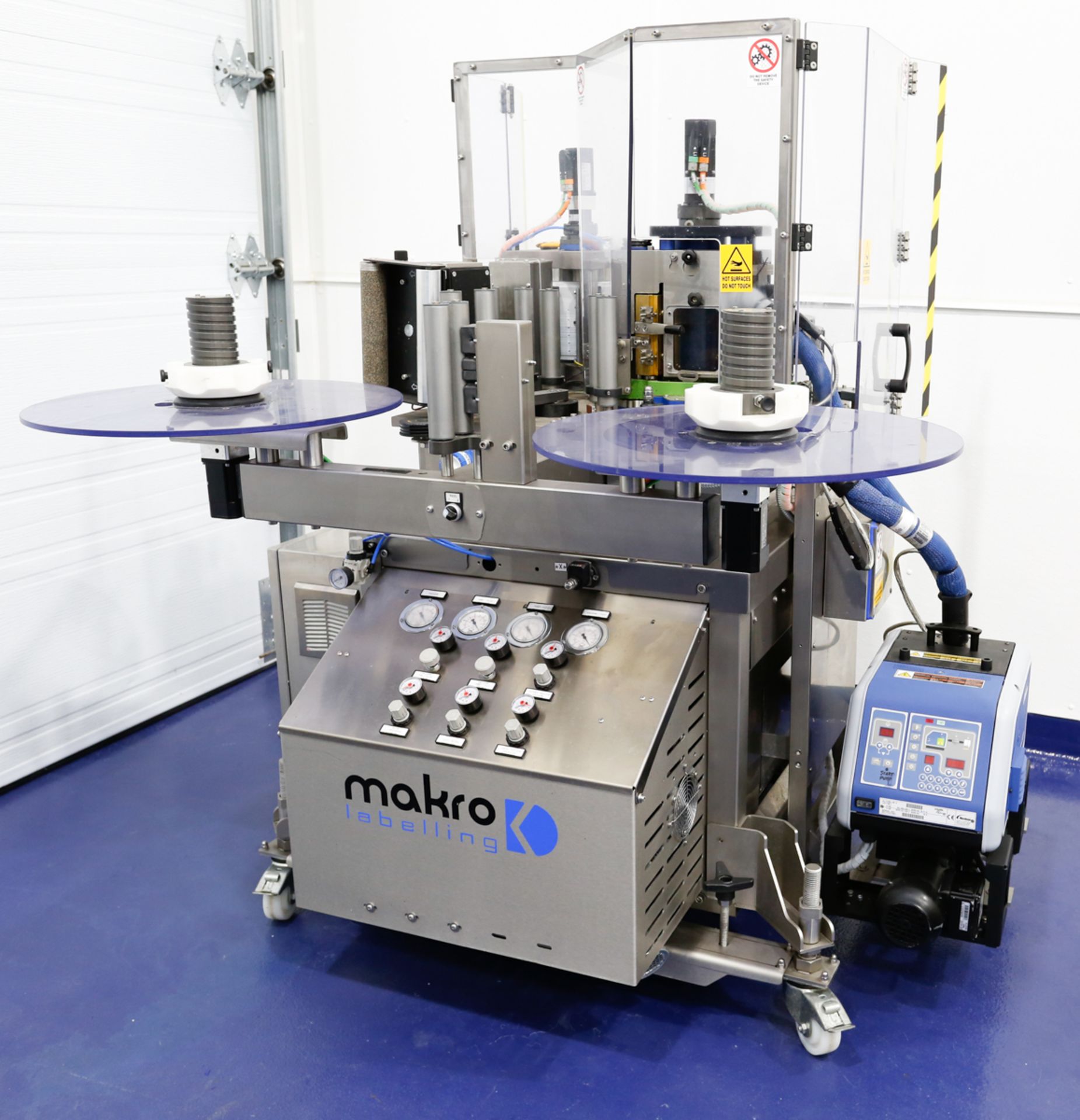 (2017) MAKRO LABELLING Model RLF, Roll Feed Labelling Machine, with NORDSON AltaBlue 4TT 4 Litre Hot - Image 2 of 9