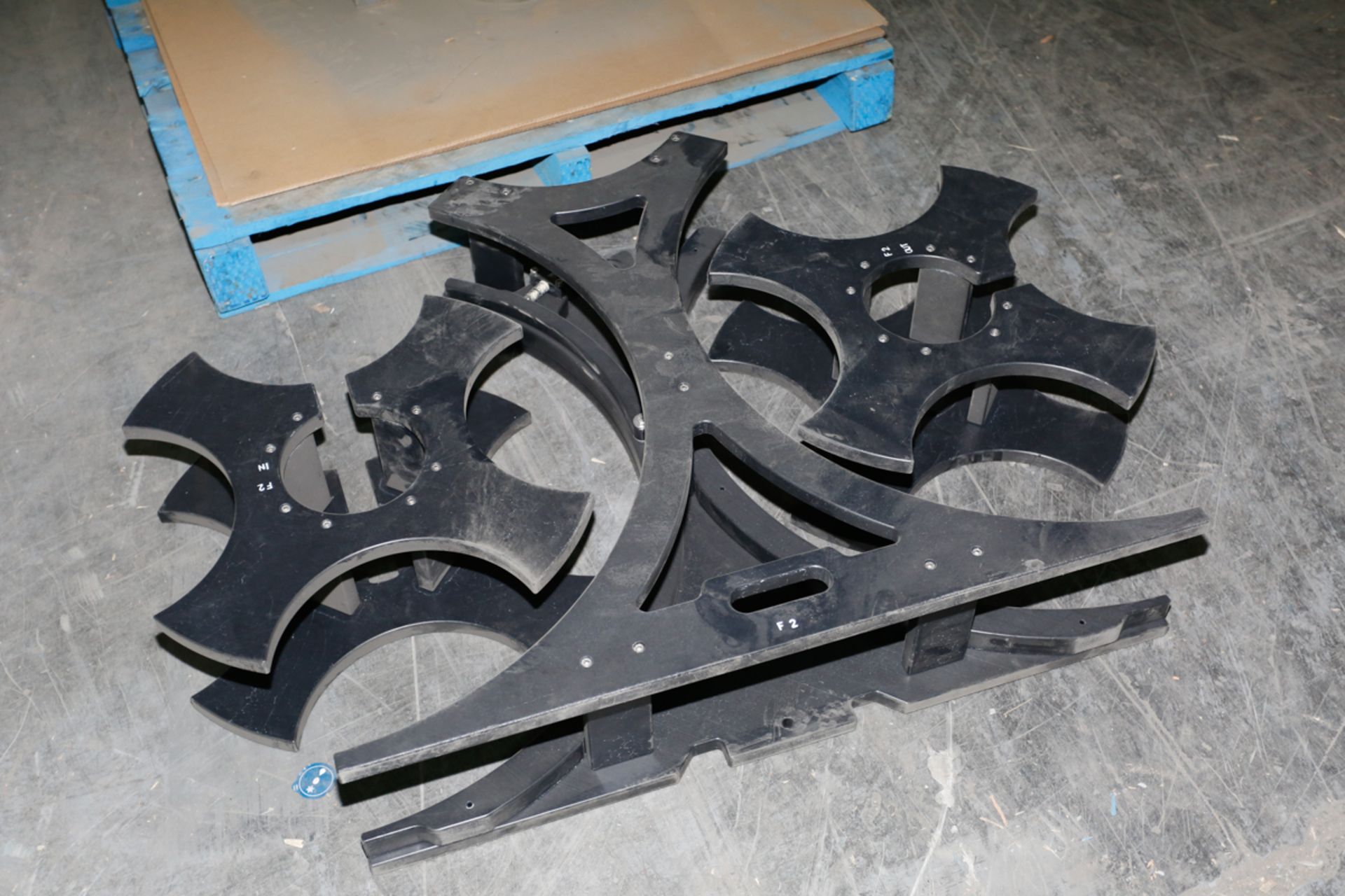 11L Stretch Blow Moulding Mold Body, with Matching Feed Screws & Rotating Frame for MAKRO - Image 5 of 5