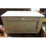 BLEACHED PINE BLANKET BOX