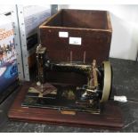 VINTAGE HENGSTENBERG SEWING MACHINE & CASE