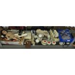 SHELF TO INCLUDE VINTAGE DOLLS, SEWING MACHINE, CERAMICS & GLASSWARE