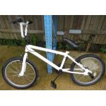 20 WHITE RALEIGH BMX BICYCLE WITH STUNT PEGS"