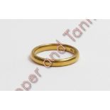 A plain 22 carat gold wedding ring, 5.4 g gross