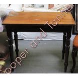 An oak side table on turned legs, 75cm high, 92cm long, 47cm deep