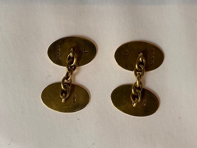 A pair of 18 carat gold cufflinks, the plain oval panels with chain connectors, 8 g gross - Image 3 of 5