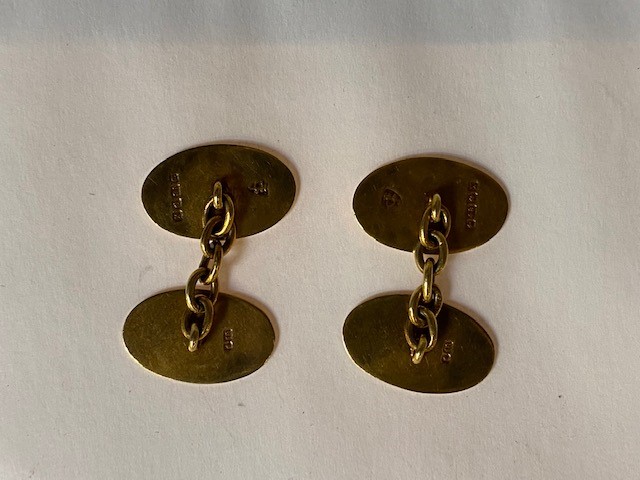 A pair of 18 carat gold cufflinks, the plain oval panels with chain connectors, 8 g gross - Image 2 of 5