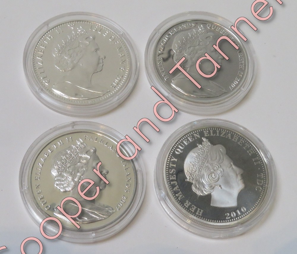 Three UK and Commonwealth encapsulated commemorative coins, years - 2005, 2007 and 2010; together - Image 2 of 2