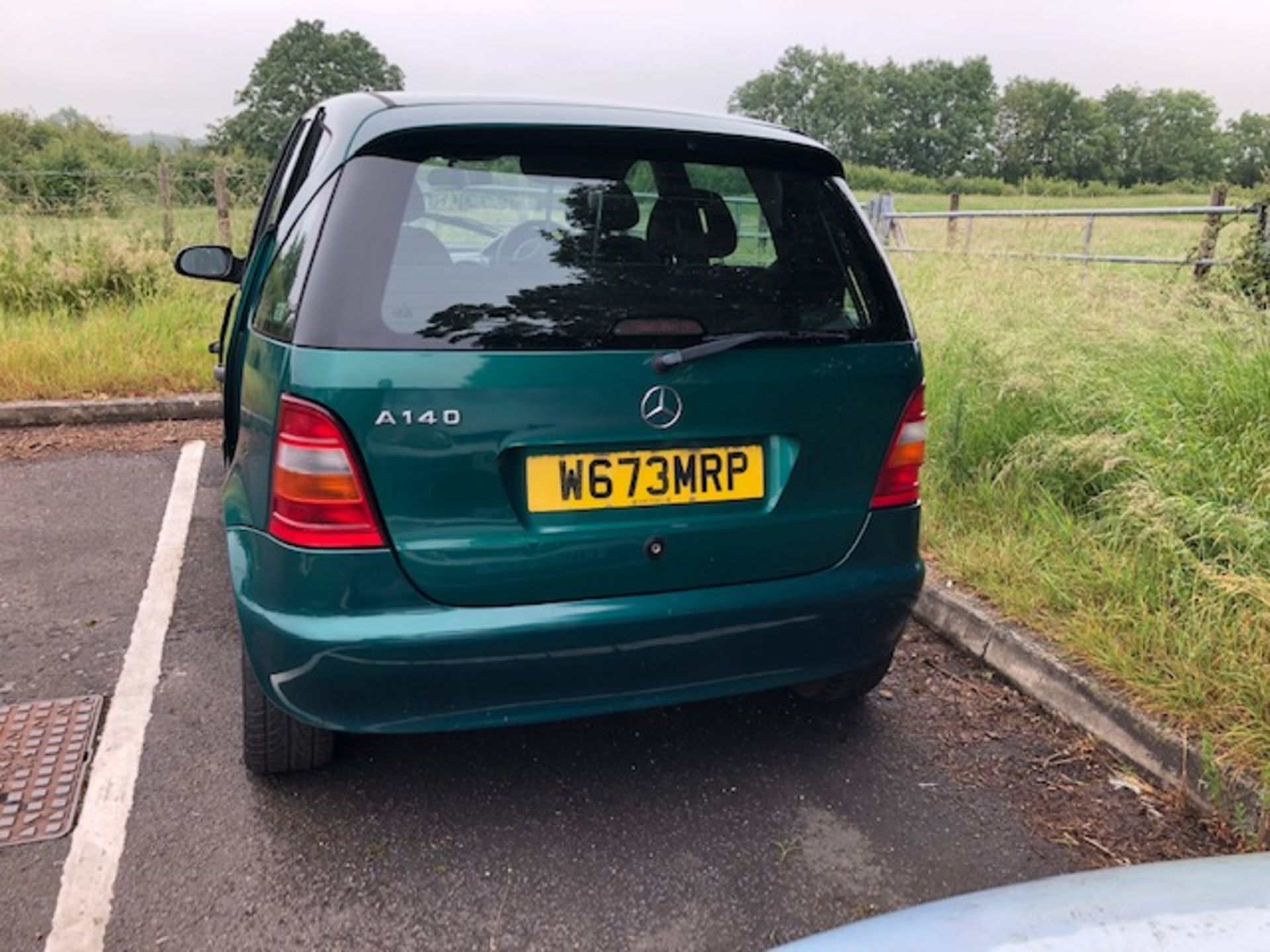 Mercedes A Class 140 4 door in green Reg No W673 MRP. We do not have a V5, the vehicle runs - Image 3 of 6