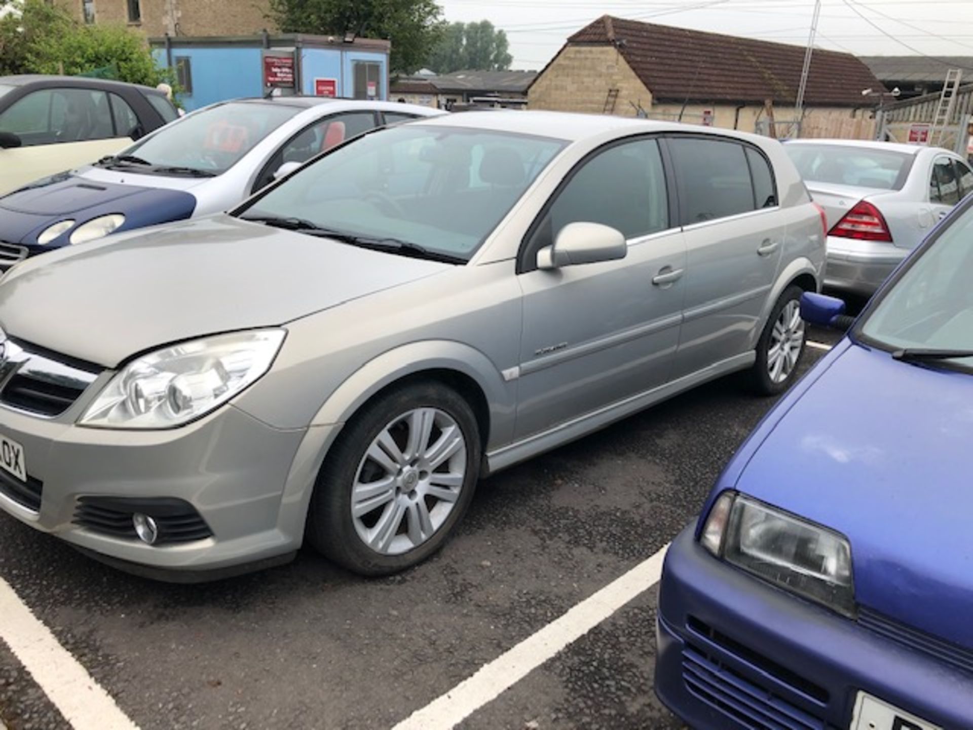 Vauxhall Signum in silver 4 door Reg No KM56 KOX. We have the key but no V5, the vehicle does not - Image 2 of 8