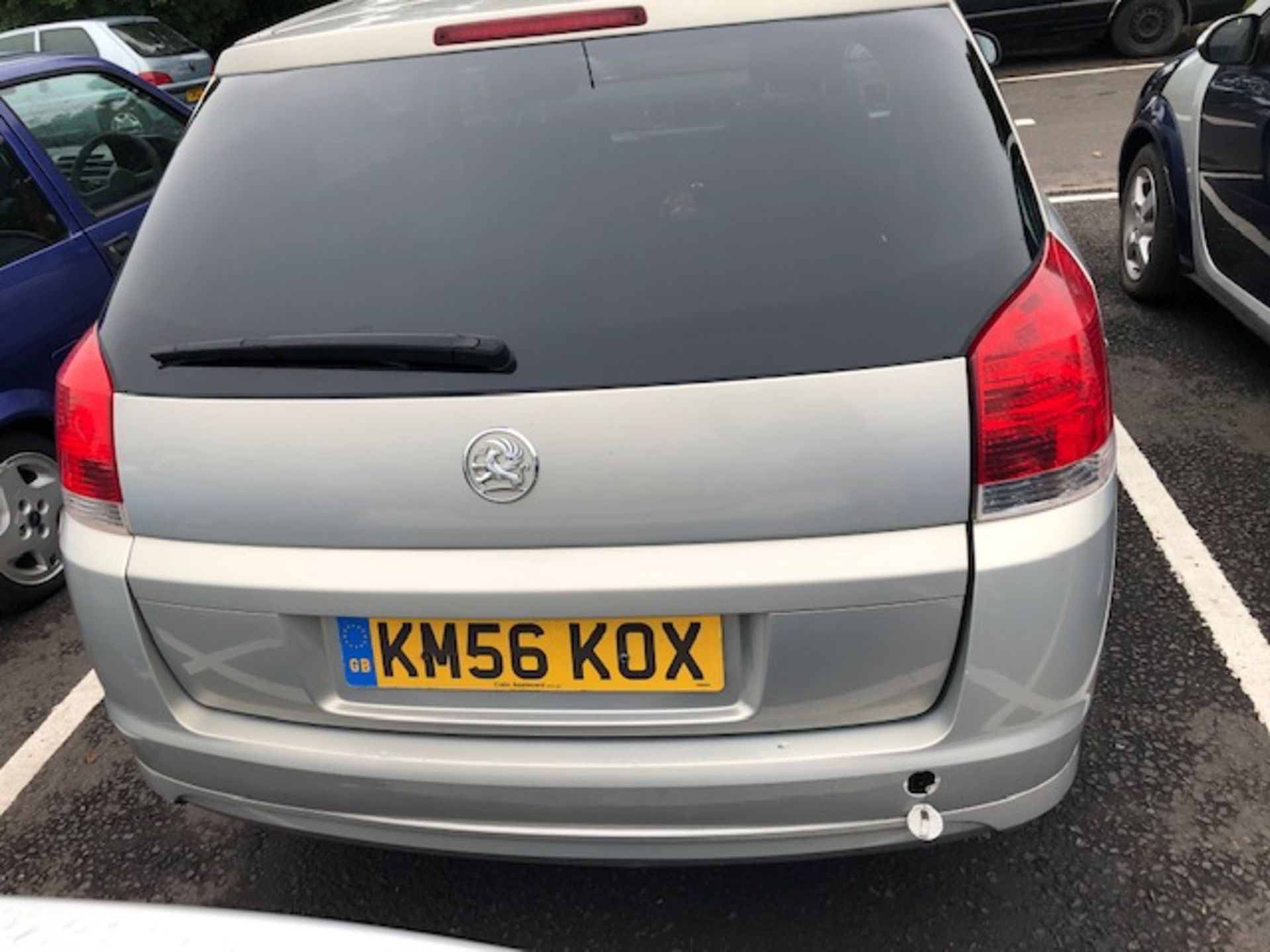 Vauxhall Signum in silver 4 door Reg No KM56 KOX. We have the key but no V5, the vehicle does not - Image 4 of 8