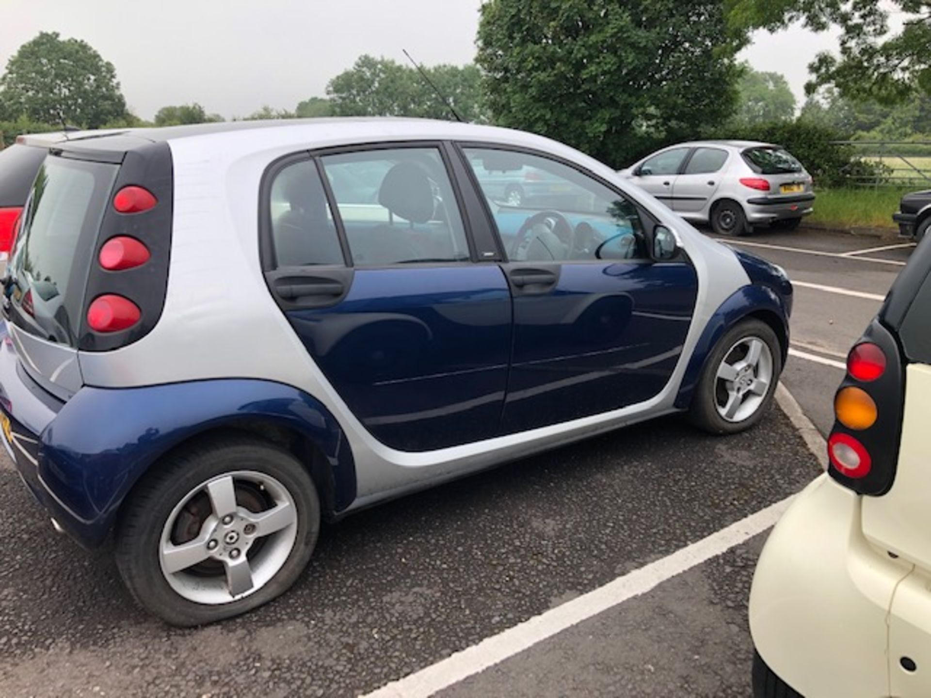 Smart Car 4 door in blue and silver Reg No KW54 ZVA. We have the V5, we have keys and this vehicle - Image 4 of 6