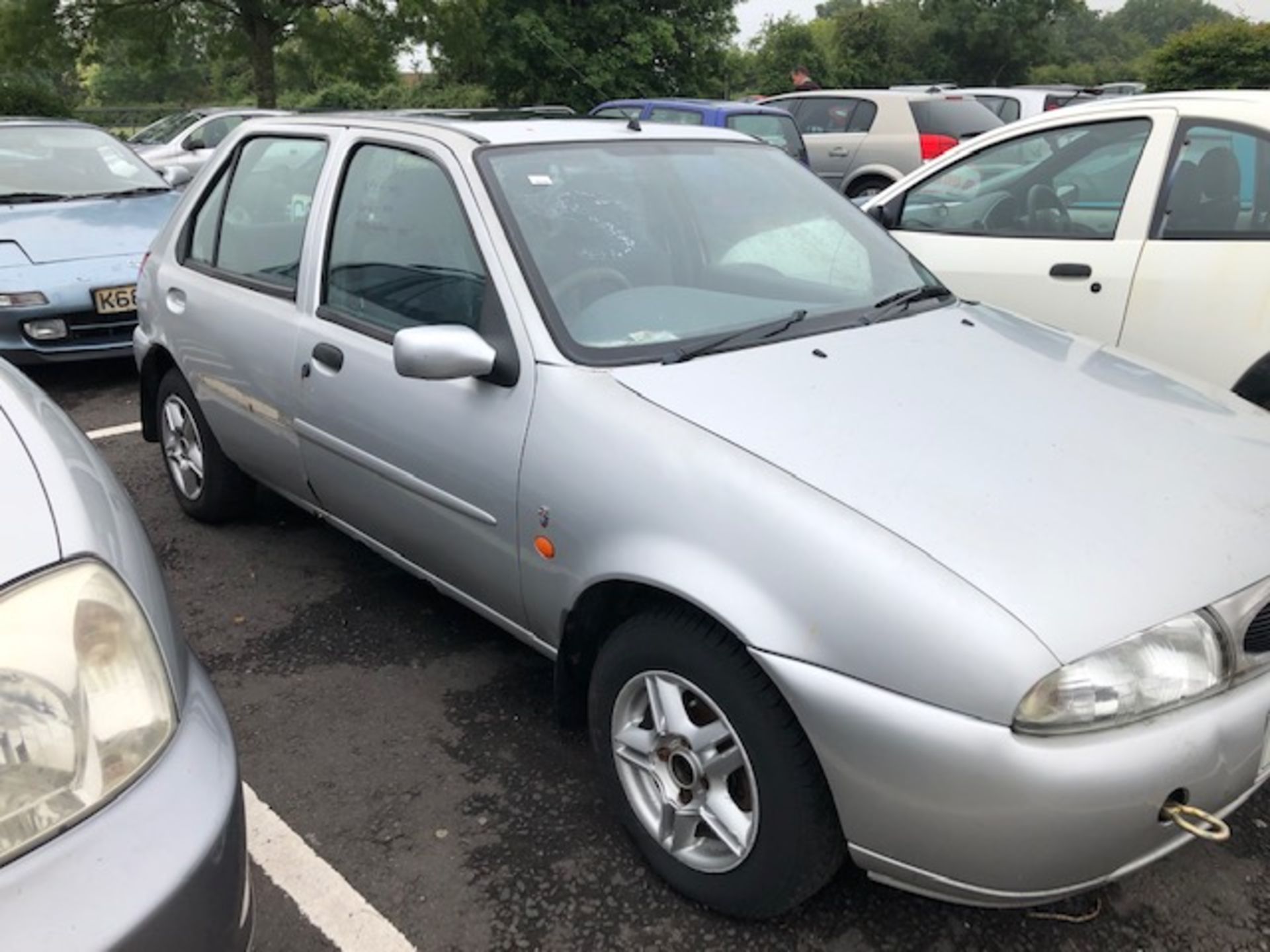 Ford Fiesta 4 door Ghia Reg No R874 DTX. We have the V5 and keys, non-runner possibly due to fuel - Image 3 of 5