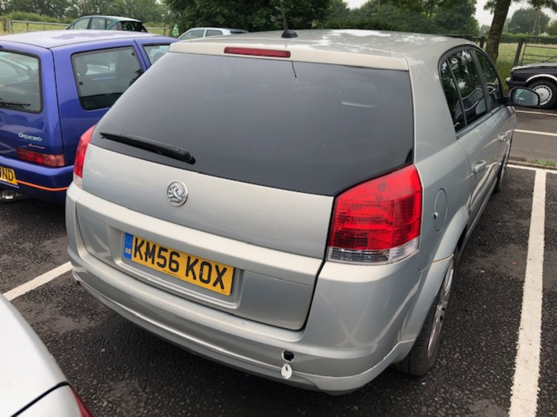 Vauxhall Signum in silver 4 door Reg No KM56 KOX. We have the key but no V5, the vehicle does not - Image 5 of 8