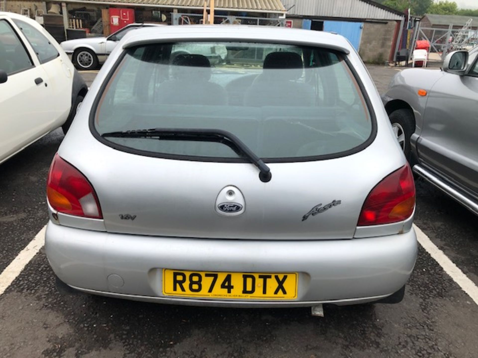 Ford Fiesta 4 door Ghia Reg No R874 DTX. We have the V5 and keys, non-runner possibly due to fuel - Image 4 of 5