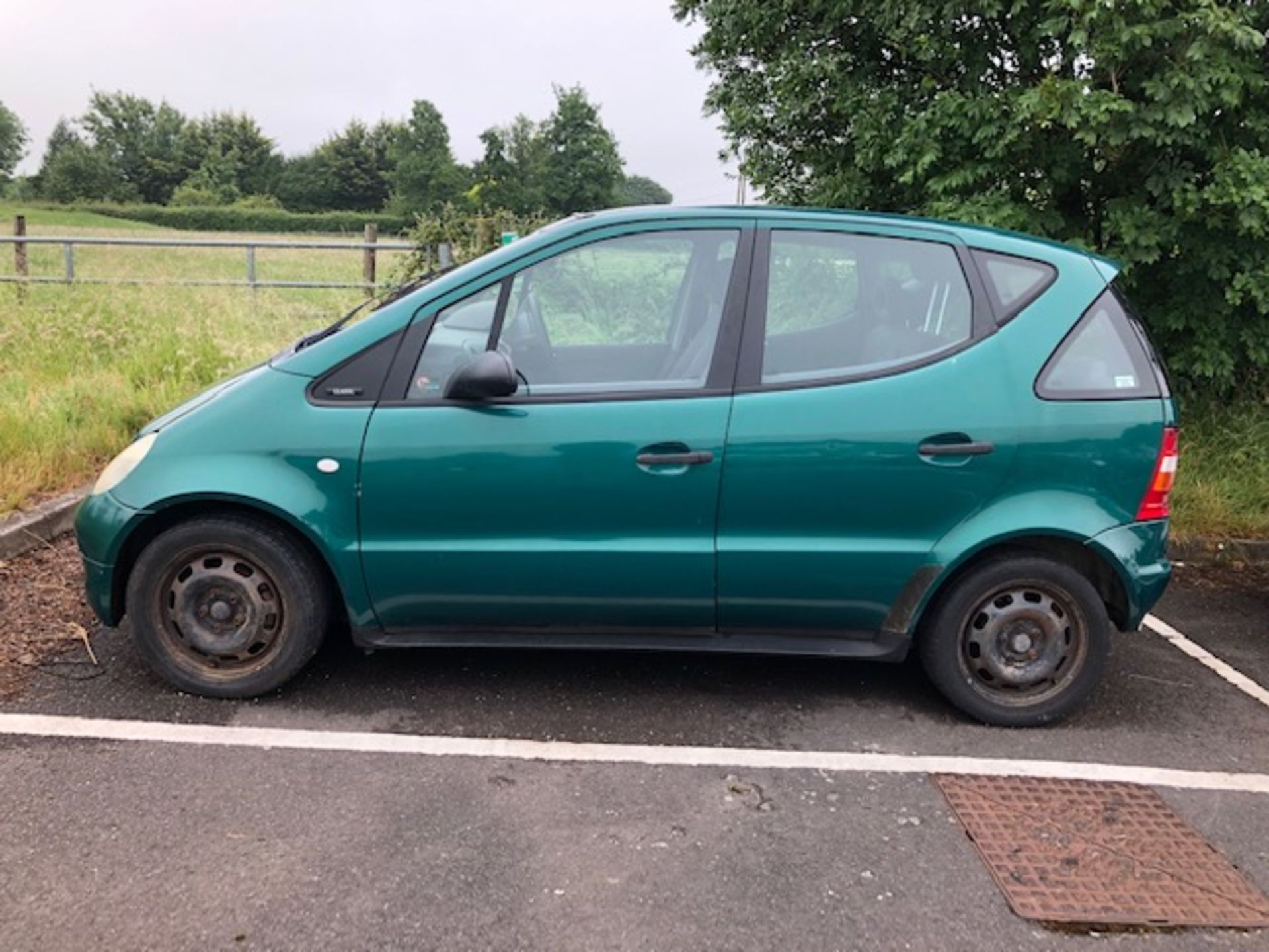 Mercedes A Class 140 4 door in green Reg No W673 MRP. We do not have a V5, the vehicle runs - Image 2 of 6