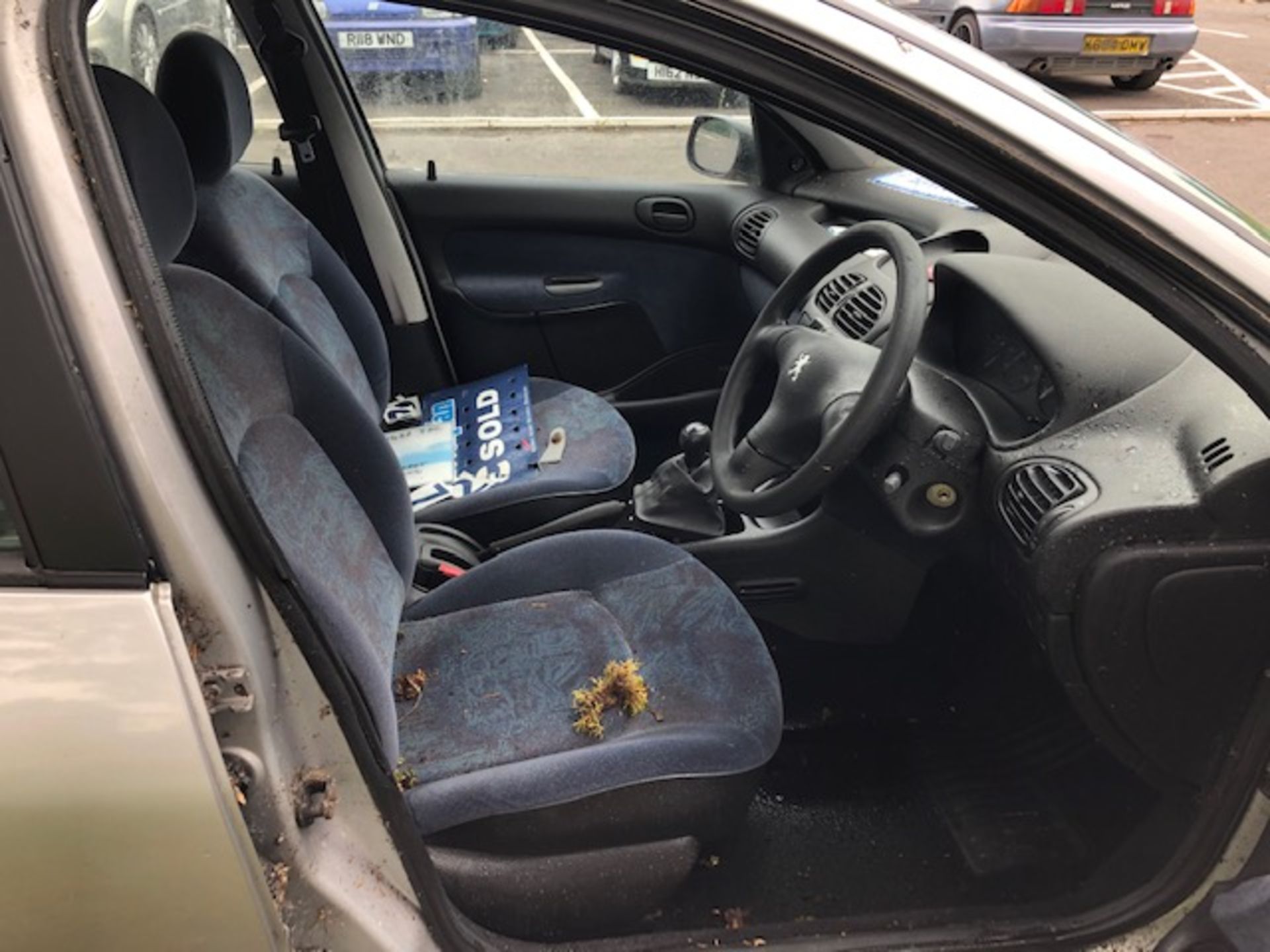 Peugeot 206 Reg No W482 TDC. We have the V5 and keys, the vehicle doesn't run, appears to be - Image 5 of 6