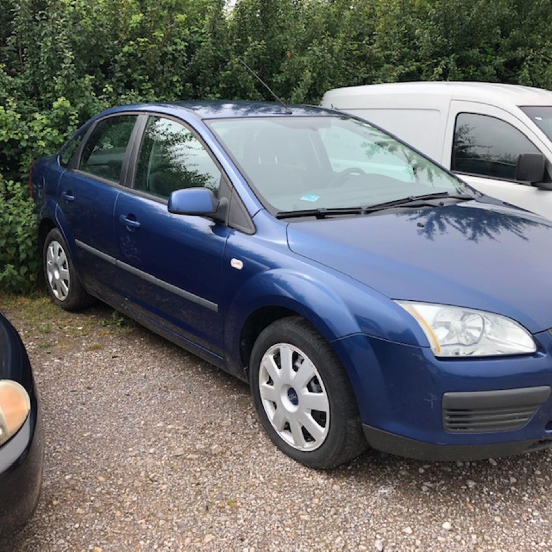 Blue Ford Mondeo 4 door. Appears to be an imported vehicle, possibly from France, no V5 so sold - Image 2 of 4