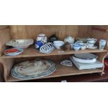 A COLLECTION OF CERAMICS INCLUDING A CARLTON WARE FISH AND OTHER ITEMS