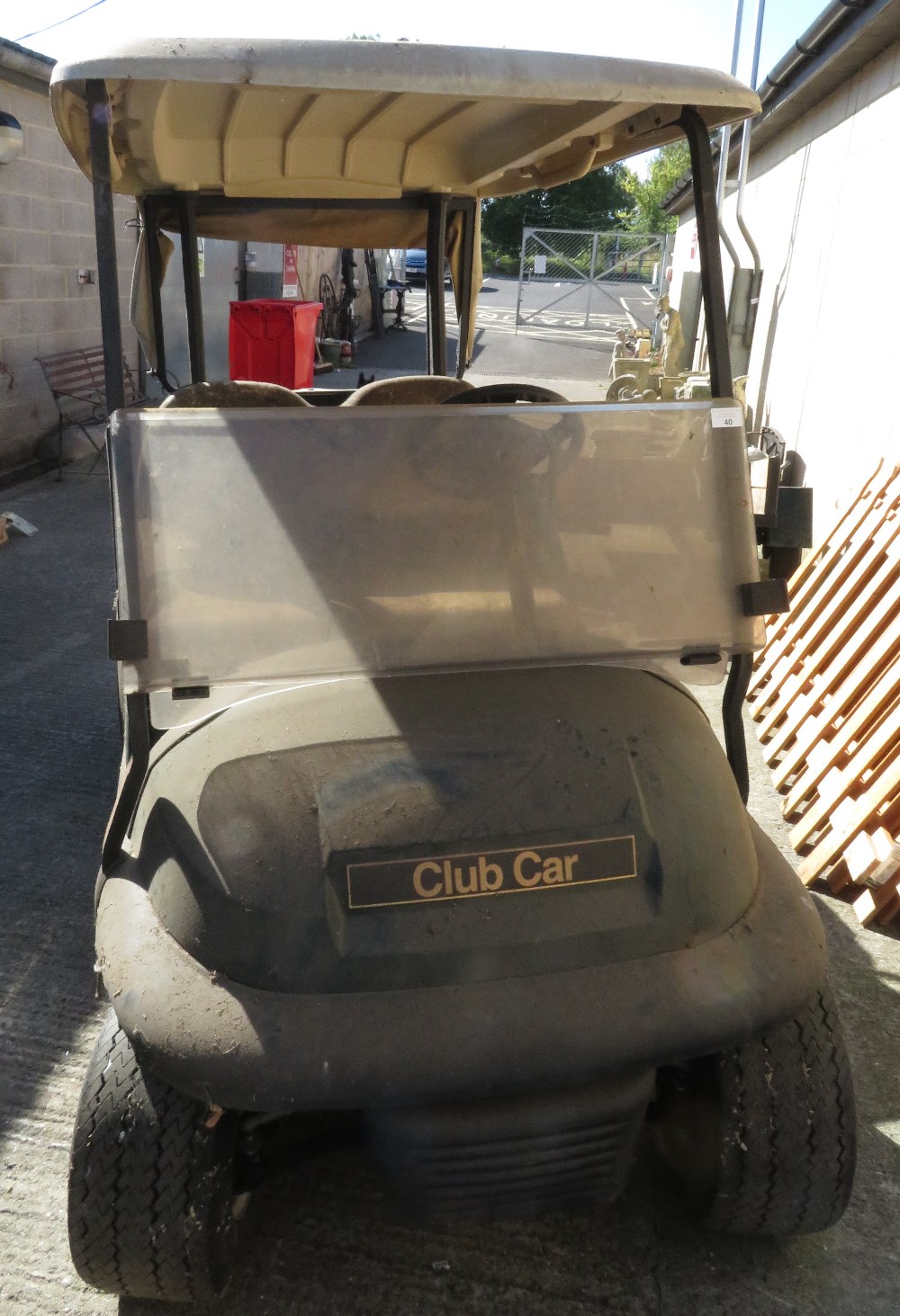 ELECTRIC GOLF CART, PLEASE NOTE NO BATTERIES - Image 2 of 6