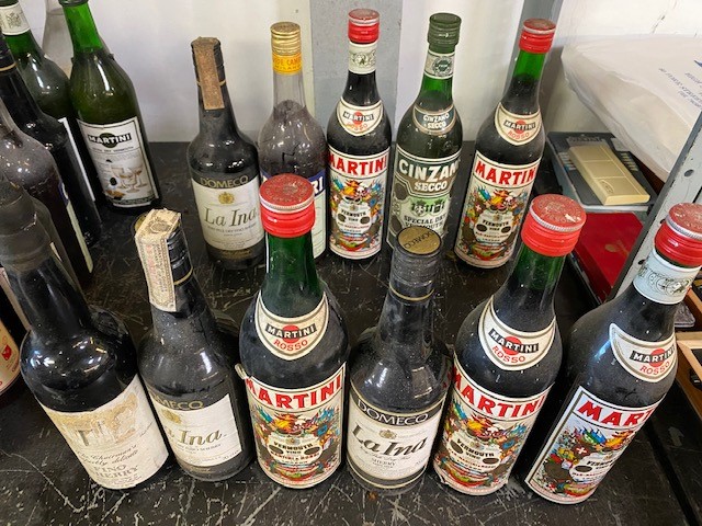 LARGE COLLECTION OF MARTINI & OTHER ALCOHOL - Image 4 of 5