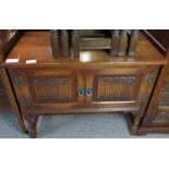 OAK OLD CHARM STYLE TELEVSION CABINET WITH 2 DOOR CUPBOARD