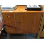 TEAK SEWING CABINET WITH SINGER SEWING MACHINE & CONTENTS