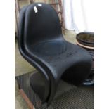 2 PLASTIC BLACK CHAIRS