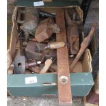 TRAY OF VINTAGE TOOLS TO INCLUDE PLANES