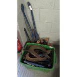 TUB OF MAINLY LARGE G CLAMPS, BOLT CROPPERS, AXLE STANDS & PAIR OF STILSONS