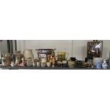 SHELF OF COLLECTABLE FIGURINES, CHINA PLATES, GLASSWARE INCLUDING MURANO SOMMERSO ASHTRAY