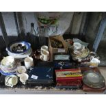 2 SHELVES OF COLLECTABLES INCLUDING MINTON VASE, BOXED SPOONS, KNIVES, FORKS ETC