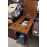 SINGER SEWING MACHINE IN WOODEN CABINET