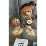 A BESWICK FIGURE OF A KINGFISHER & 3 FIGURES OF OWLS